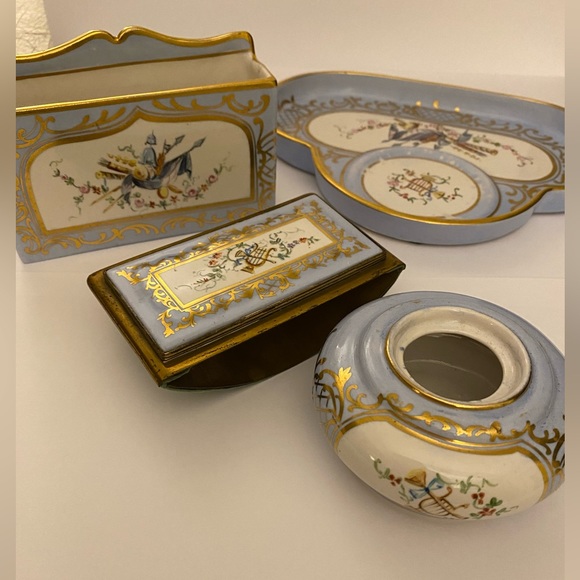 1930’s Vintage Amogee Hand Painted French Porcelain Desk Set by Carlin Comforts - Picture 2 of 16